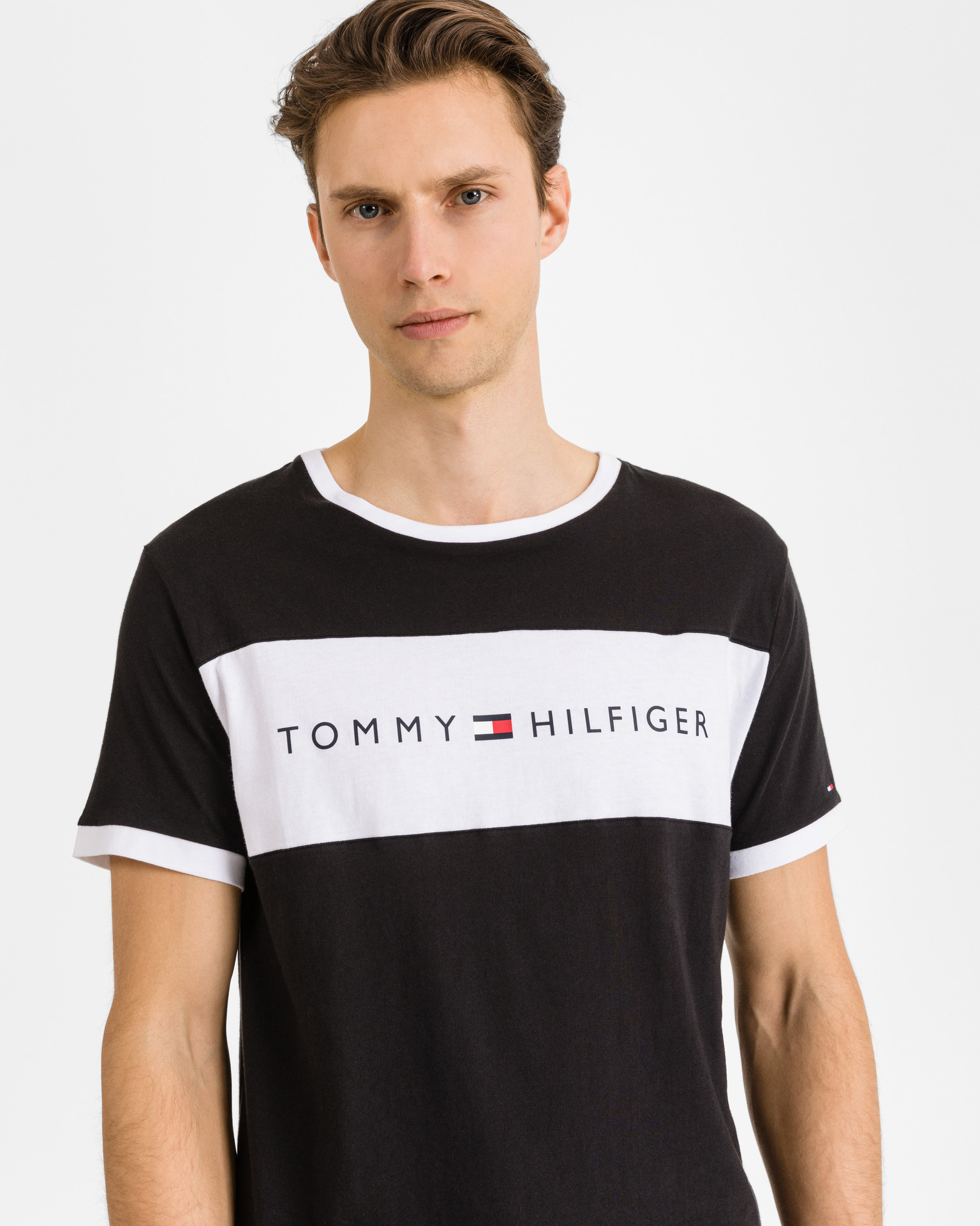 Obrázok Tommy Hilfiger čierne pánske tričko CN SS Tee Logo Flag